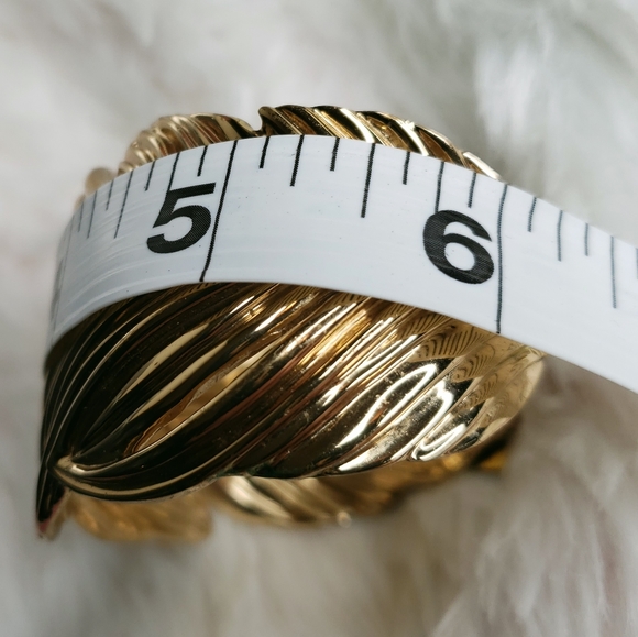 Stella & Dot Cuff Bracelet Gold Tone Metal Leaf Wrap - Picture 15 of 16